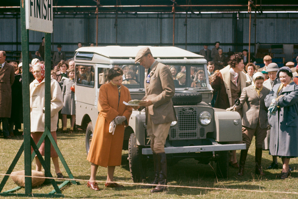 Her Majesty The Queen in front of a Land Rover